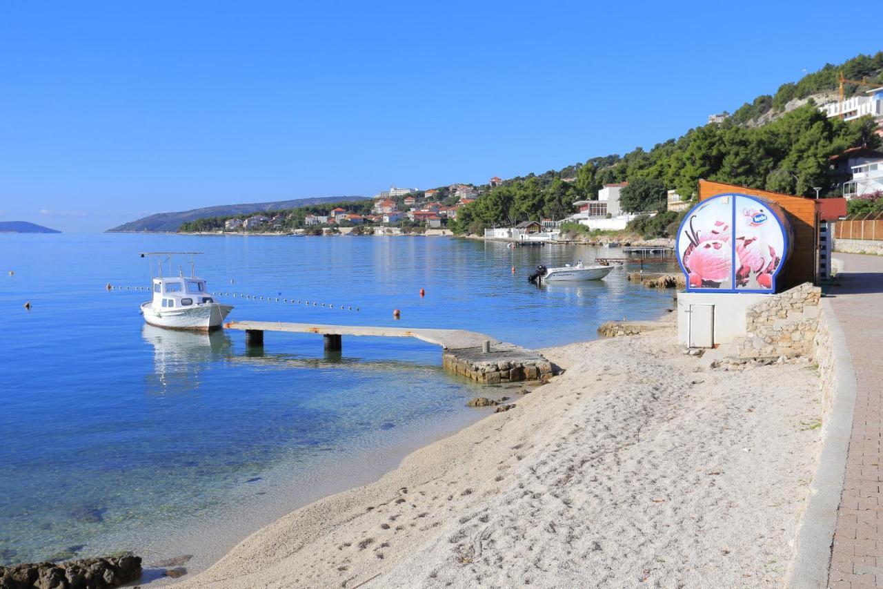 Apartments By The Sea Seget Donji, Trogir - 2029 Екстер'єр фото